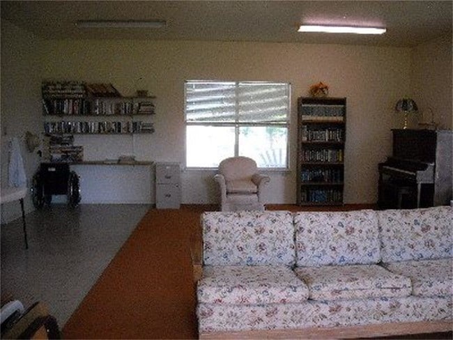 Photo - 403 Mesquite St