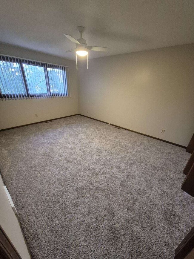 Photo - 4906 Russell St