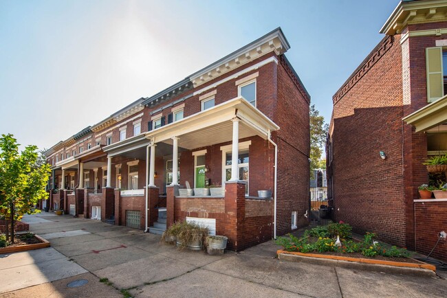 Photo - 215 W 27th St