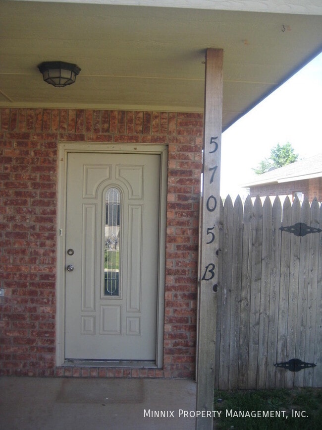 Photo - 5705 Fordham St