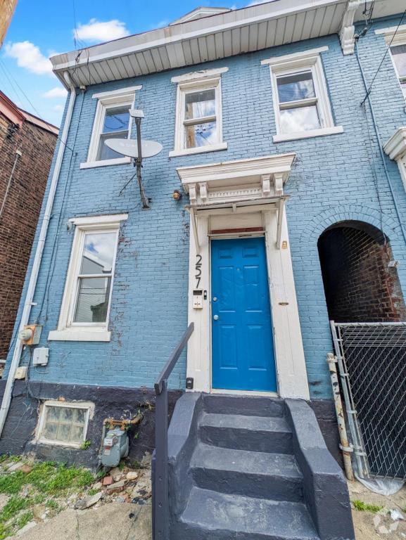 Building Photo - 257 37th St Rental