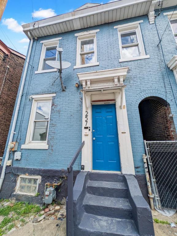 Building Photo - 257 37th St Rental