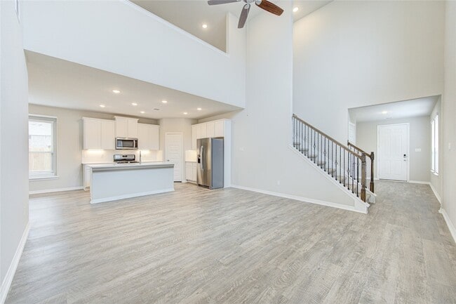 Photo - 821 Laguna Grn Ln