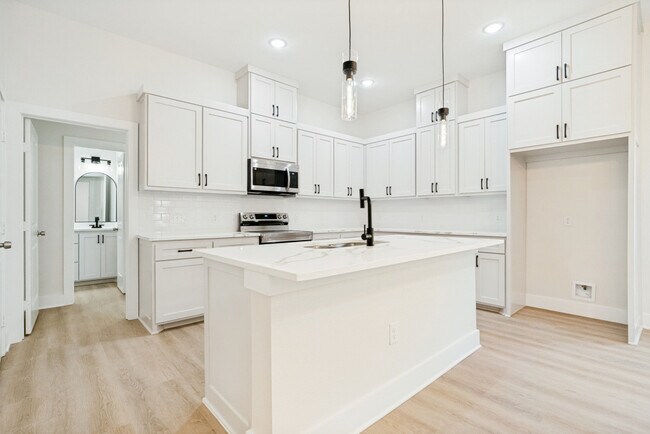 Photo - 8011 Doreen Ave