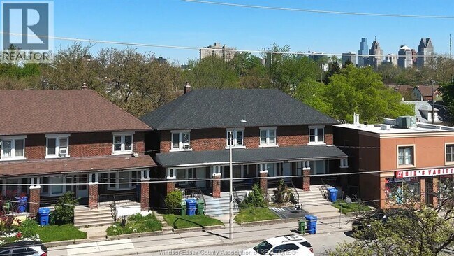 Photo - 1424 Wyandotte St W