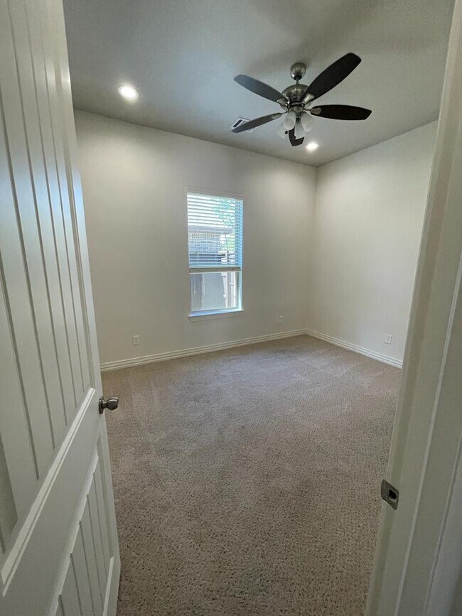 2588 Appian Way Townhome For Rent in New Caney, TX