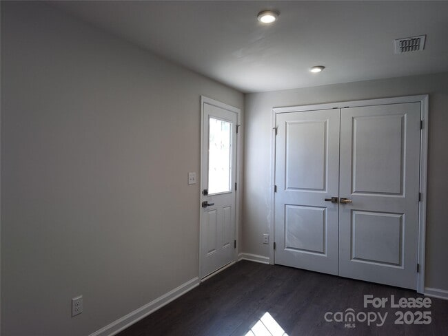 Photo - 8031 Sinnet Pl