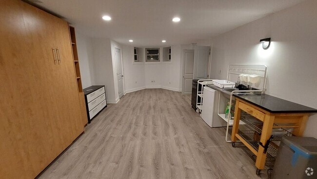 Building Photo - 47 Clifford St Rental