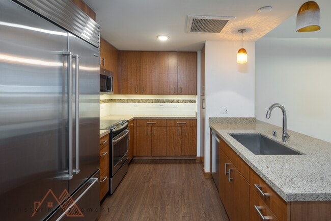 Photo - 555 South St