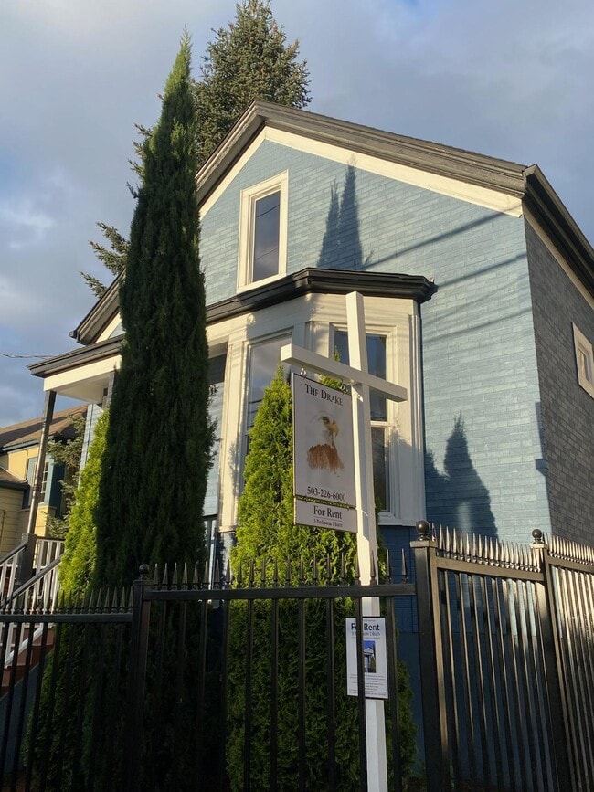 2-BR Single Family Home one block to NW 23rd Avenue - 1724 NW 24th Ave Casa