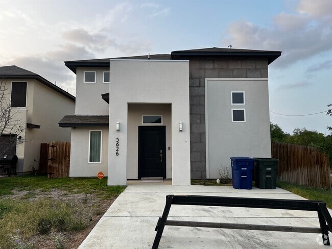 Building Photo - 5626 Encanto Dr Rental