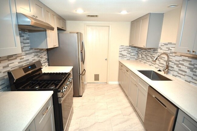 Photo - 3928 Leafield Dr House