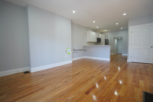 Photo - 372 Oxford St Unit 2