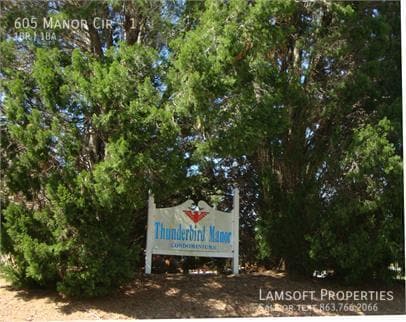 Photo - 605 Manor Cir