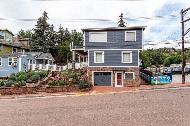 Building Photo - Charming 3-Bed, 2-Bath Home in Manitou Spr...