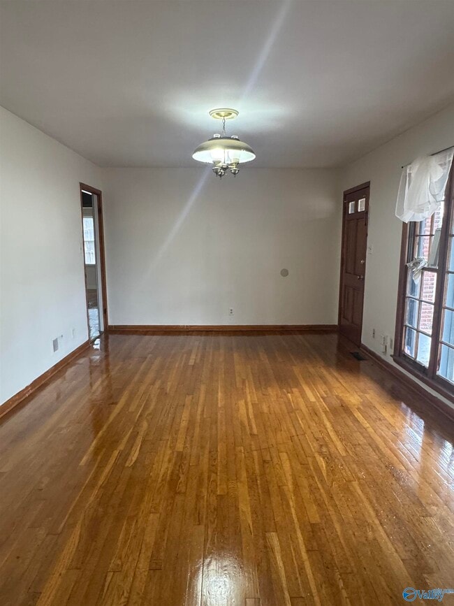 Photo - 2005 Rosewood Dr NW