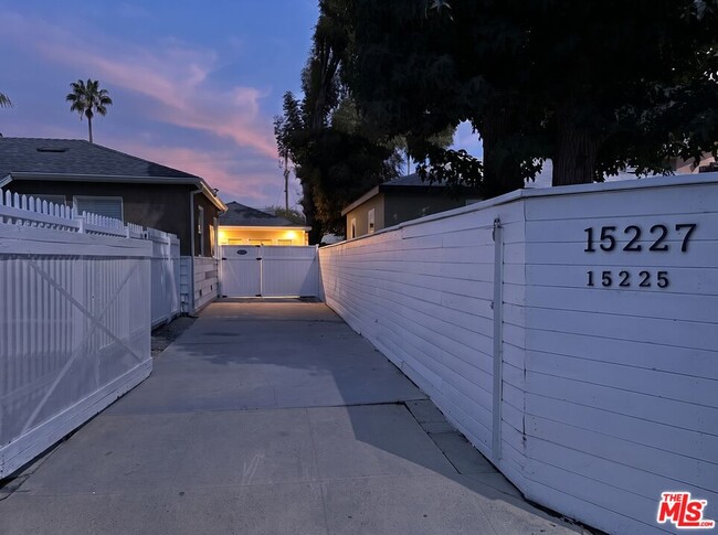 15225 Valleyheart Dr