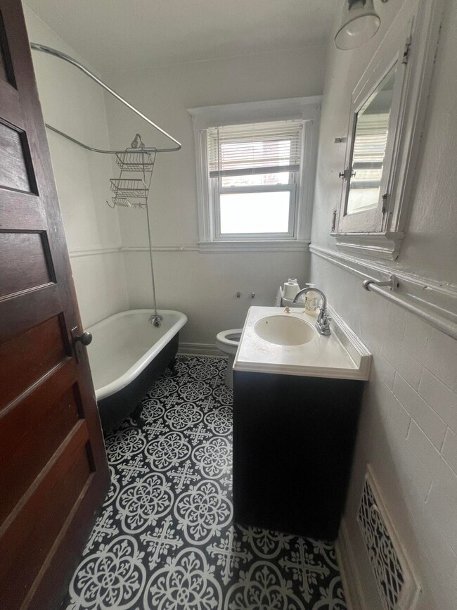 Photo - 2921 Helen St Unidad Upper