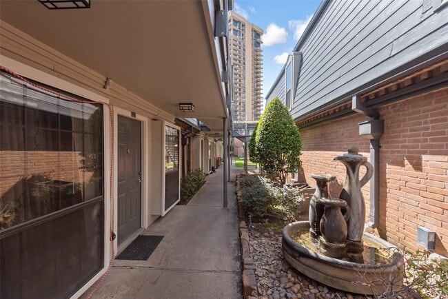 Photo - 5151 Richmond Ave. Unit 204