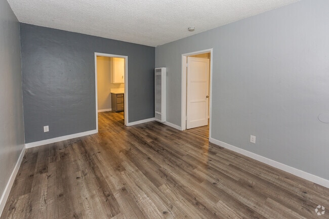 Building Photo - Move In Special $500.00 Off First Month's ... Unit 04 Rental