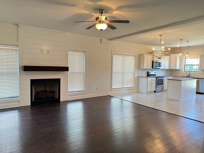 Photo - Beautiful 5 Bedroom, 2.5 bath Home in Hick...