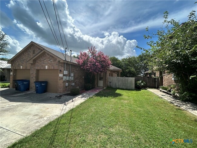 Building Photo - 208 Anne Louise Dr Rental