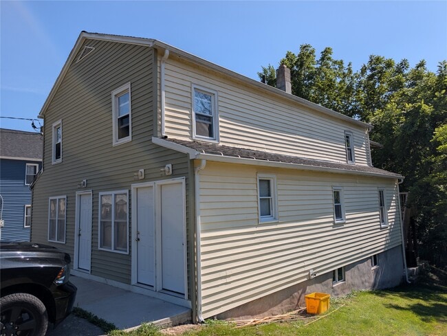 Building Photo - 86 Burr Ave Unit B