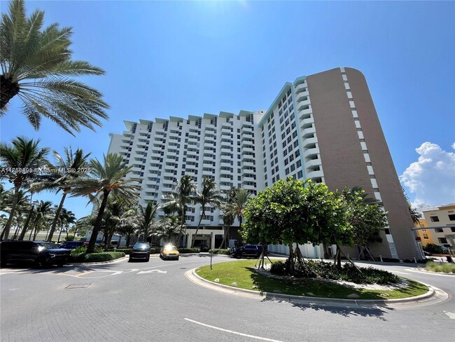 Photo - 2899 Collins Ave Condo Unit 844