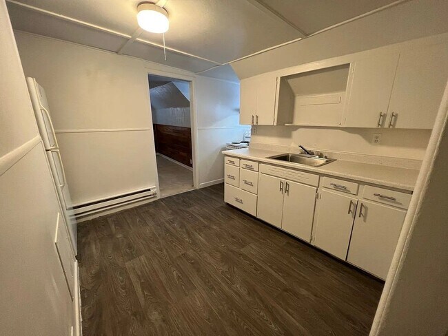 Photo - 1 bed / 1 bath Triplex in North east spokane