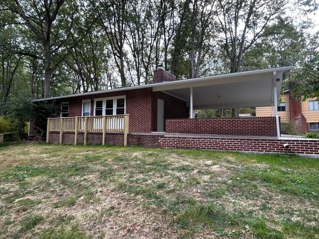Building Photo - Charming 3 Bedroom Brick Ranch in Park Forest