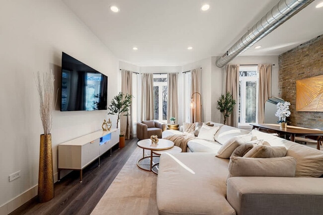 Photo - 1543 N Claremont Ave Unit ID1244945P