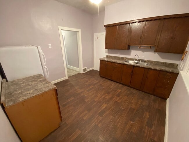 Photo - 2535 Avenue B