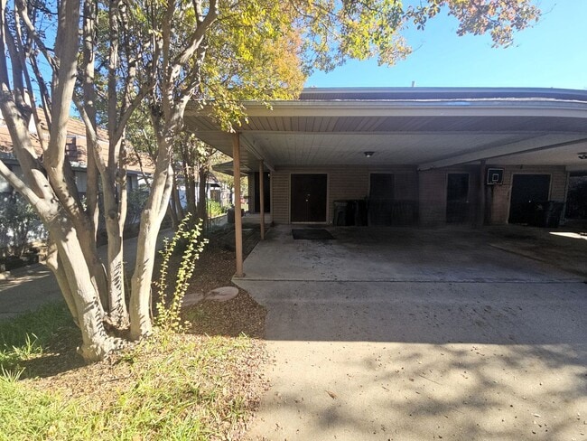 Building Photo - Updated Townhome with Upgrades