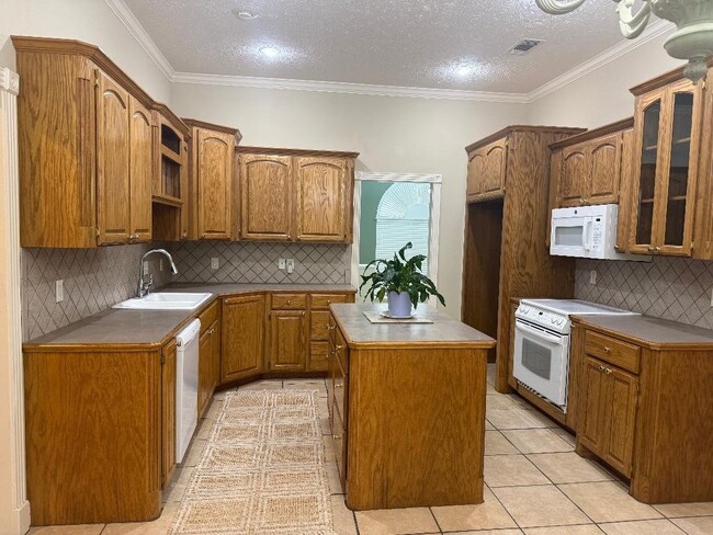Photo - 2405 Tyler Ln