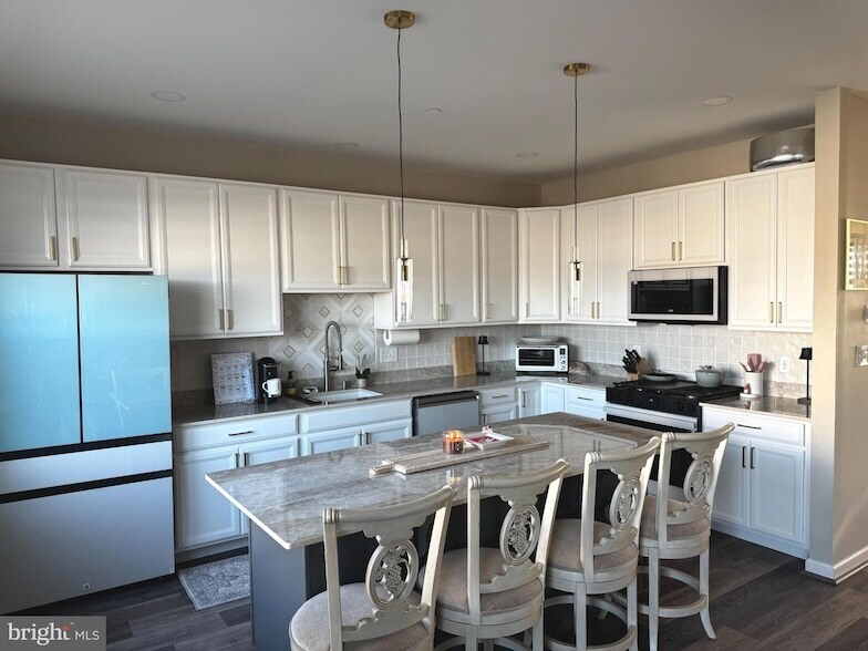 Photo - 210 Scarlet Ln