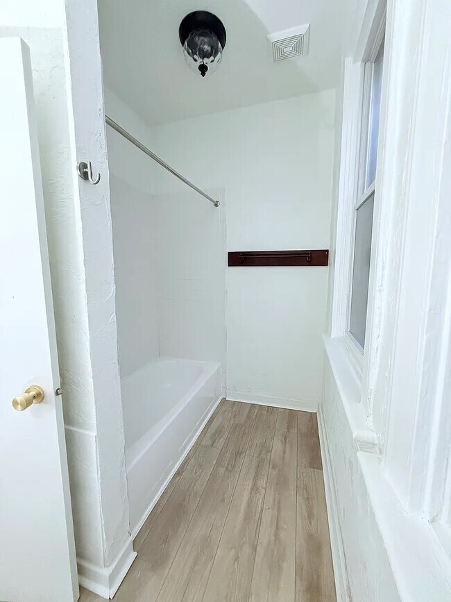 Photo - 2512 Sarah St