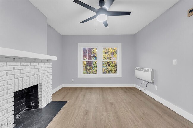 Photo - 12009 Clifton Blvd Apartamento Unidad 8