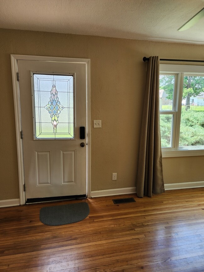 Photo - 4207 DuPont St