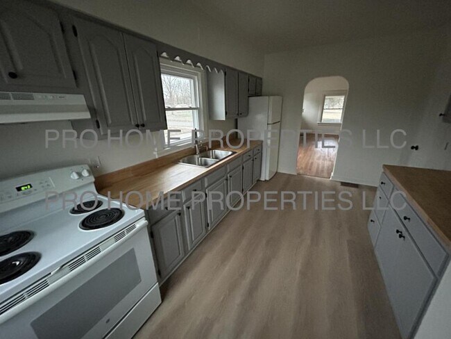 Photo - 400 Walton Ave