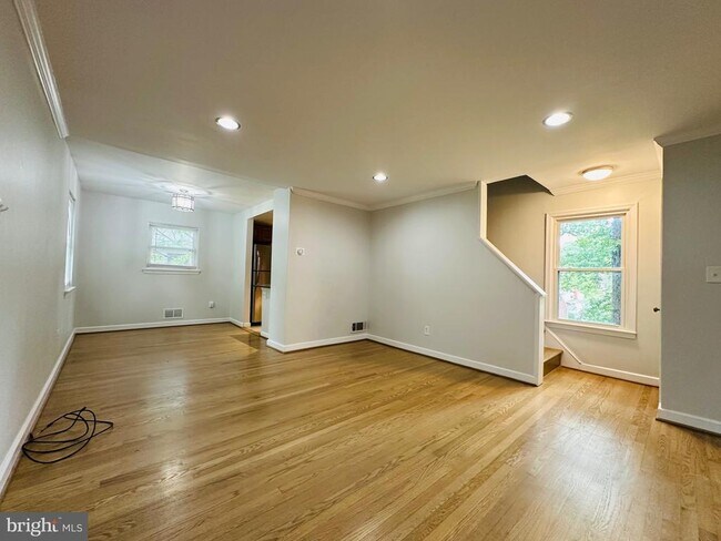 Photo - 2500 Lake Ave