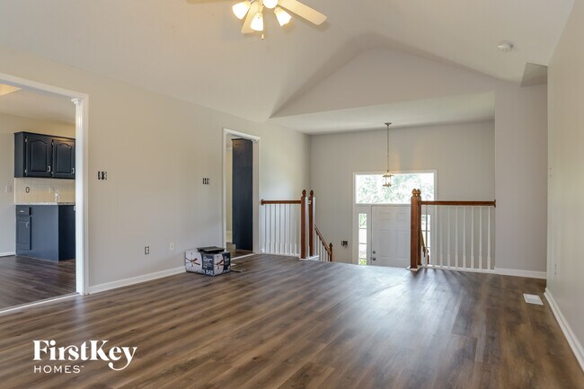 Photo - 720 NE 107th St