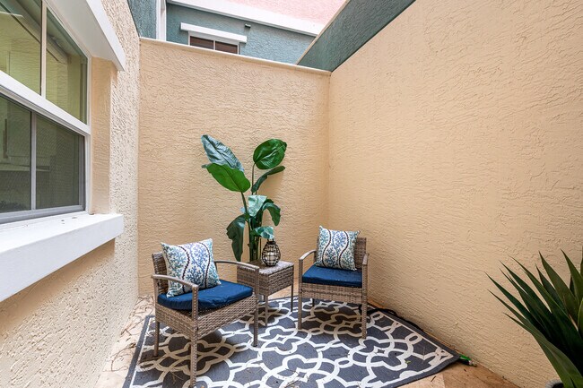 Photo - 2051 SE 3rd St Unidad TH7