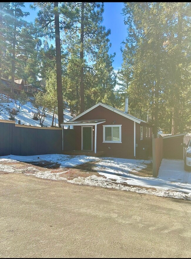 Photo - 628 Booth Way