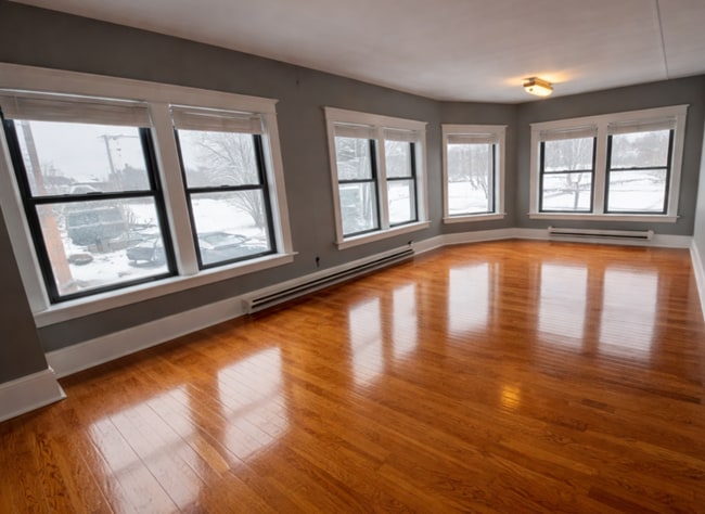 Building Photo - 2 Raymond Ave Unit Apt. 3C