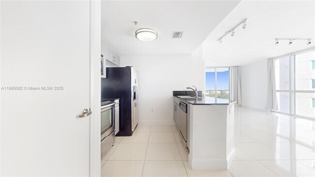 Photo - 1871 NW S River Dr Unidad 1205