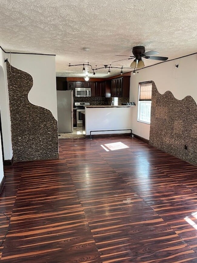 Photo - 2bd/1ba Bungalow Available Now!!