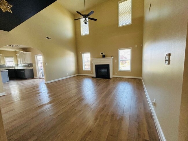 Photo - 3504 Castlefield Ln