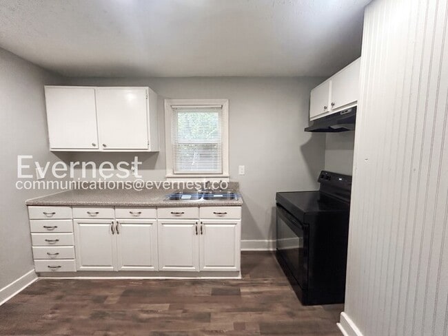 Photo - 2175 Pansy St NW