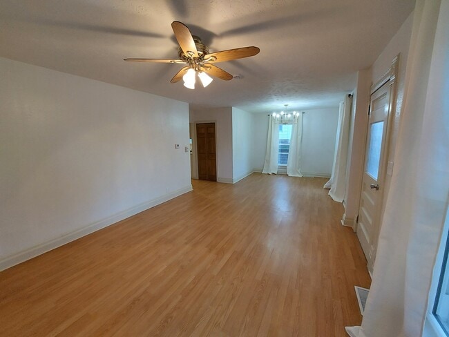 Photo - 204 S Hazel St
