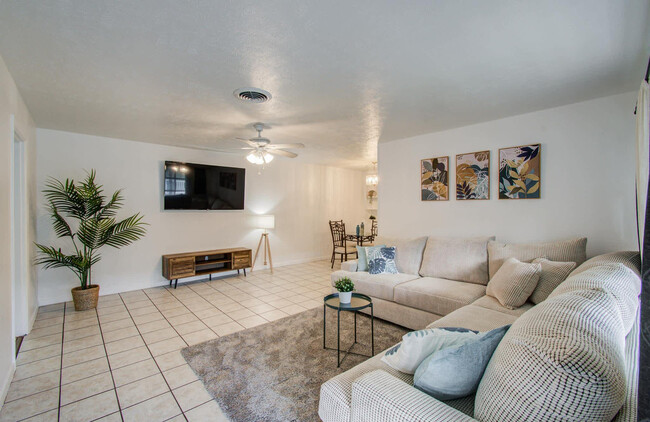 Photo - 5542 Holly St Apartamento Unidad ID1053018P